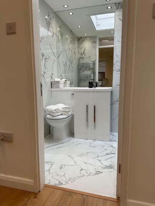 Stylish, Smart & Fun 4 Bed Home Londra Exterior foto