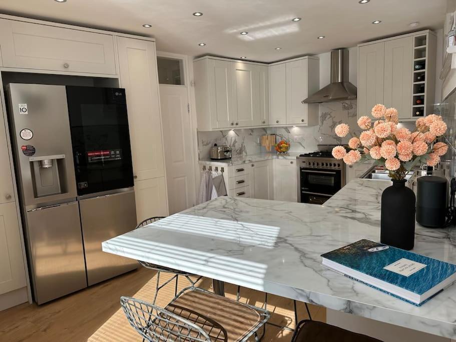 Stylish, Smart & Fun 4 Bed Home Londra Exterior foto
