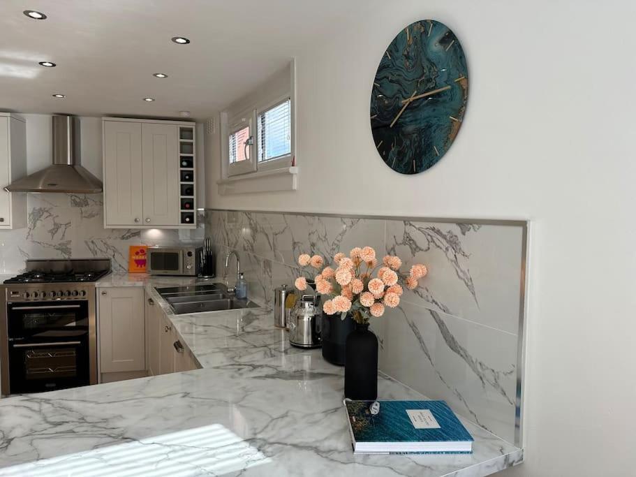 Stylish, Smart & Fun 4 Bed Home Londra Exterior foto